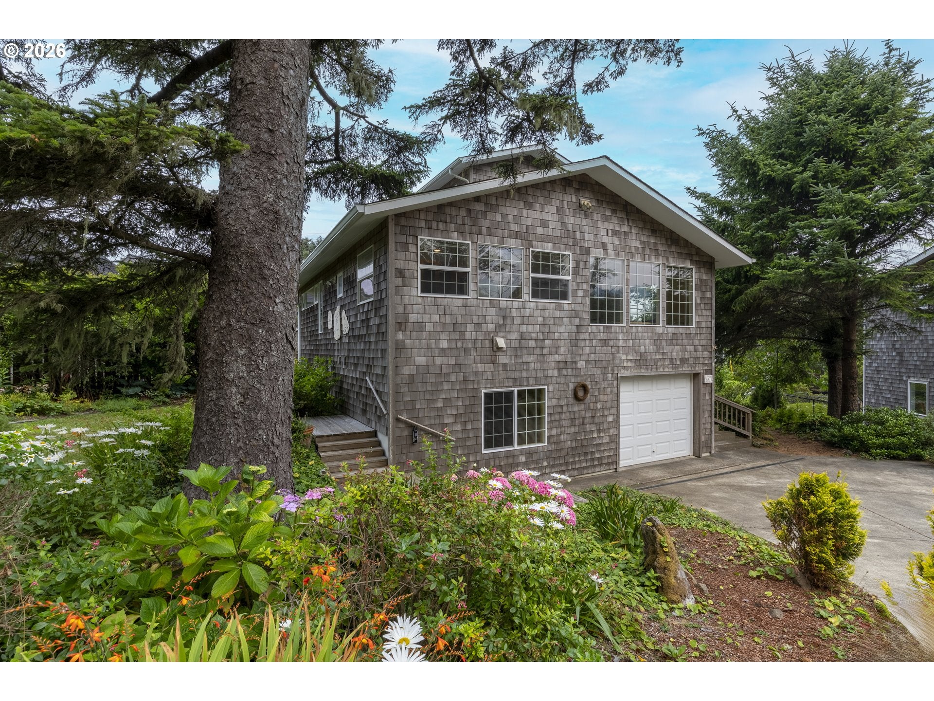 647 PACIFIC VIEW DR
