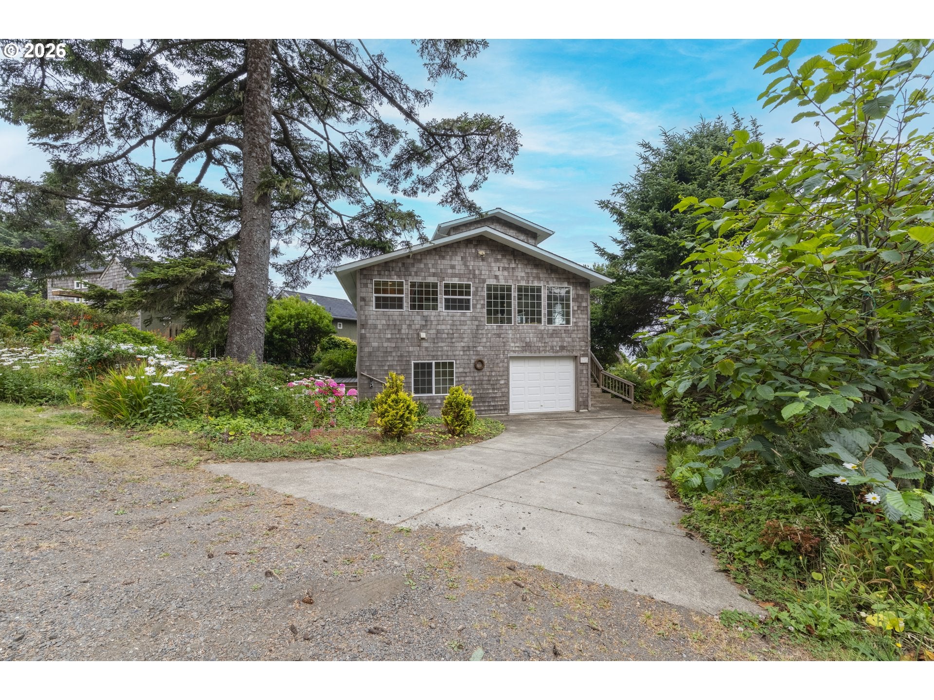 647 PACIFIC VIEW DR