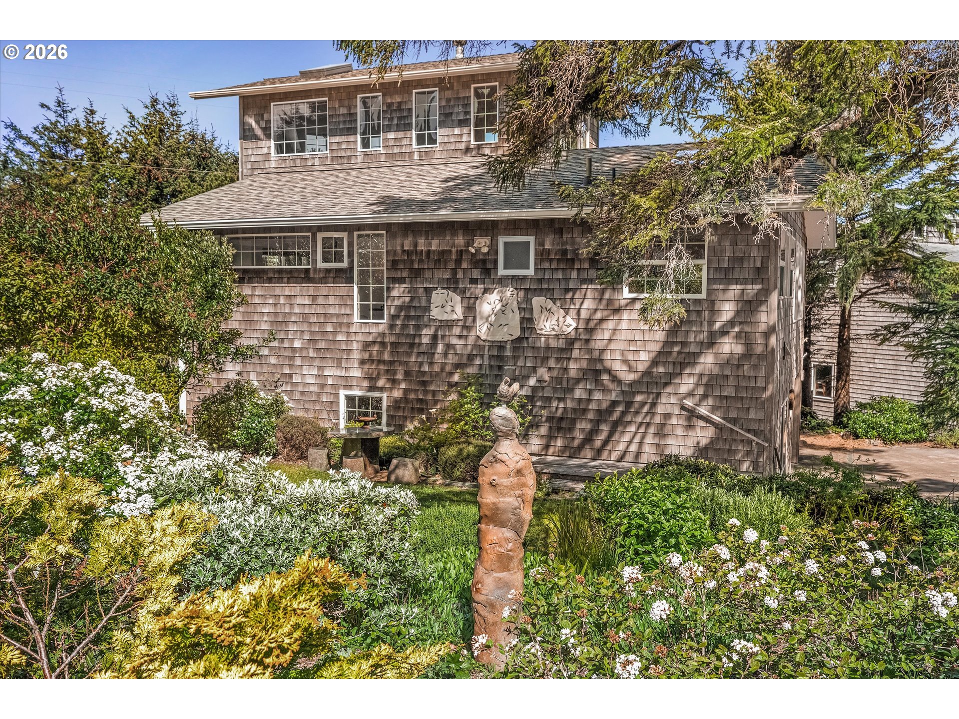 647 PACIFIC VIEW DR