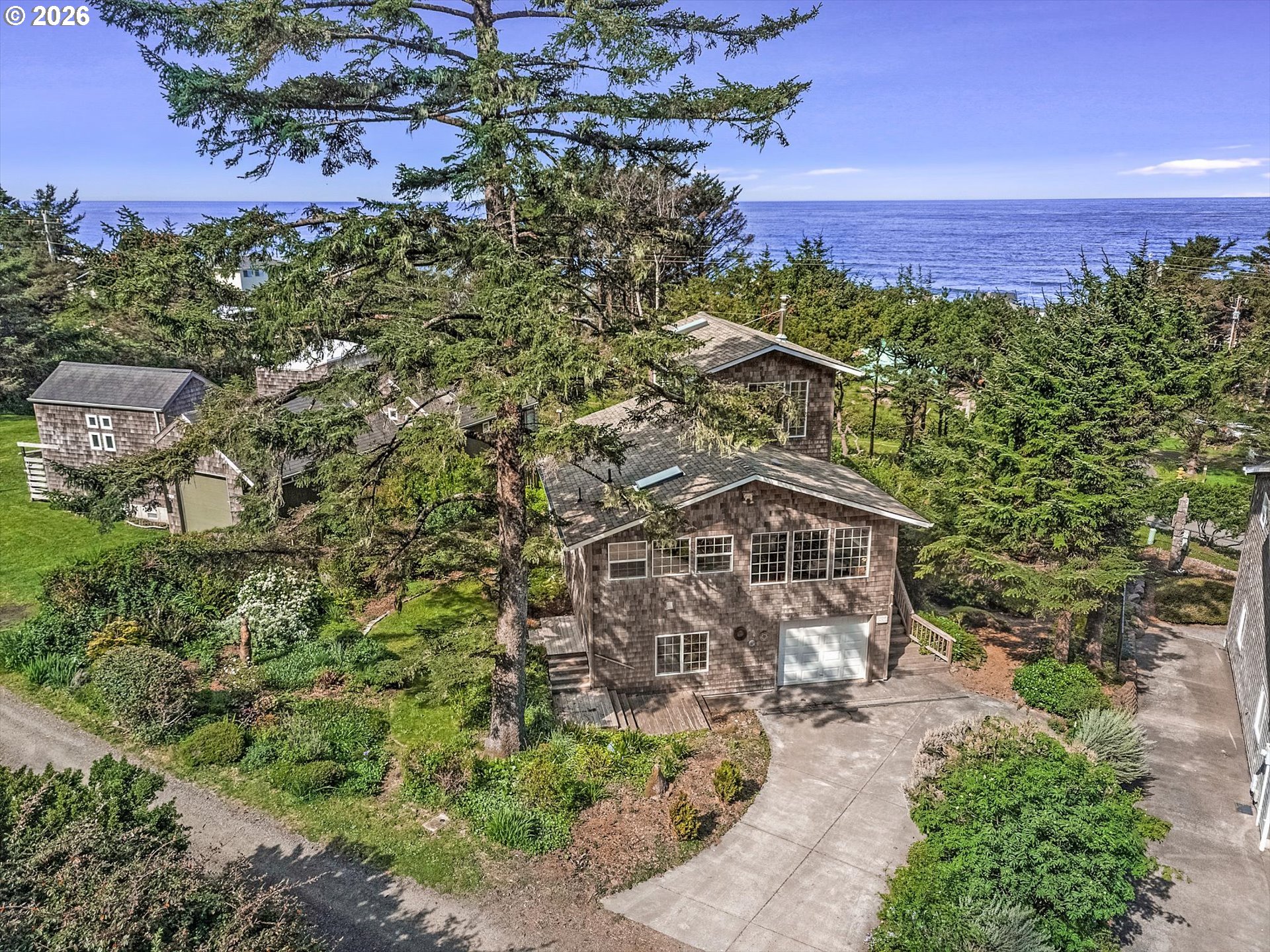 647 PACIFIC VIEW DR