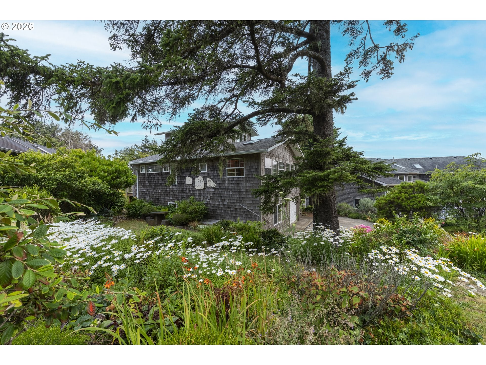 647 PACIFIC VIEW DR