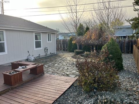 A home in Roseburg