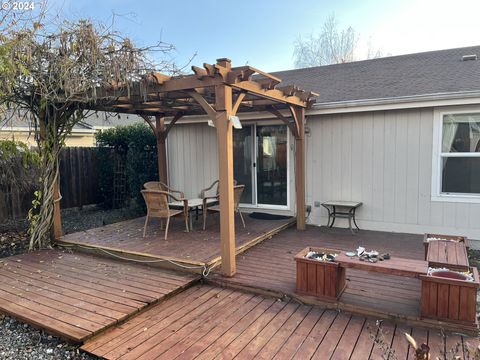 A home in Roseburg