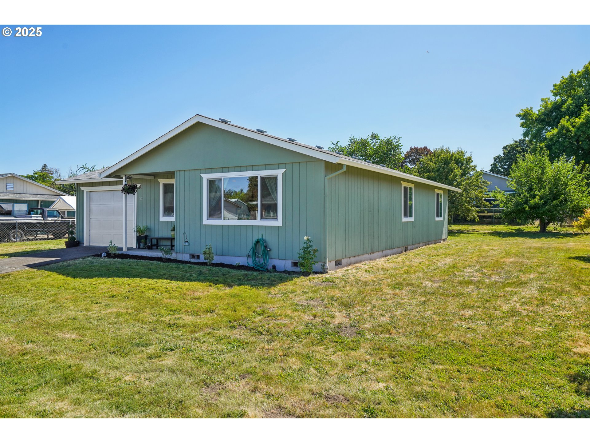 415 CAROL CT