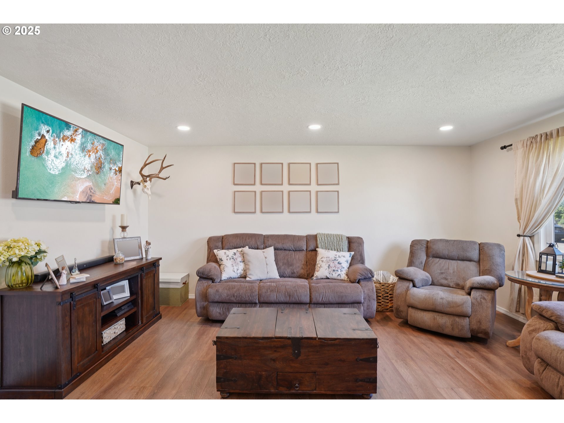 415 CAROL CT
