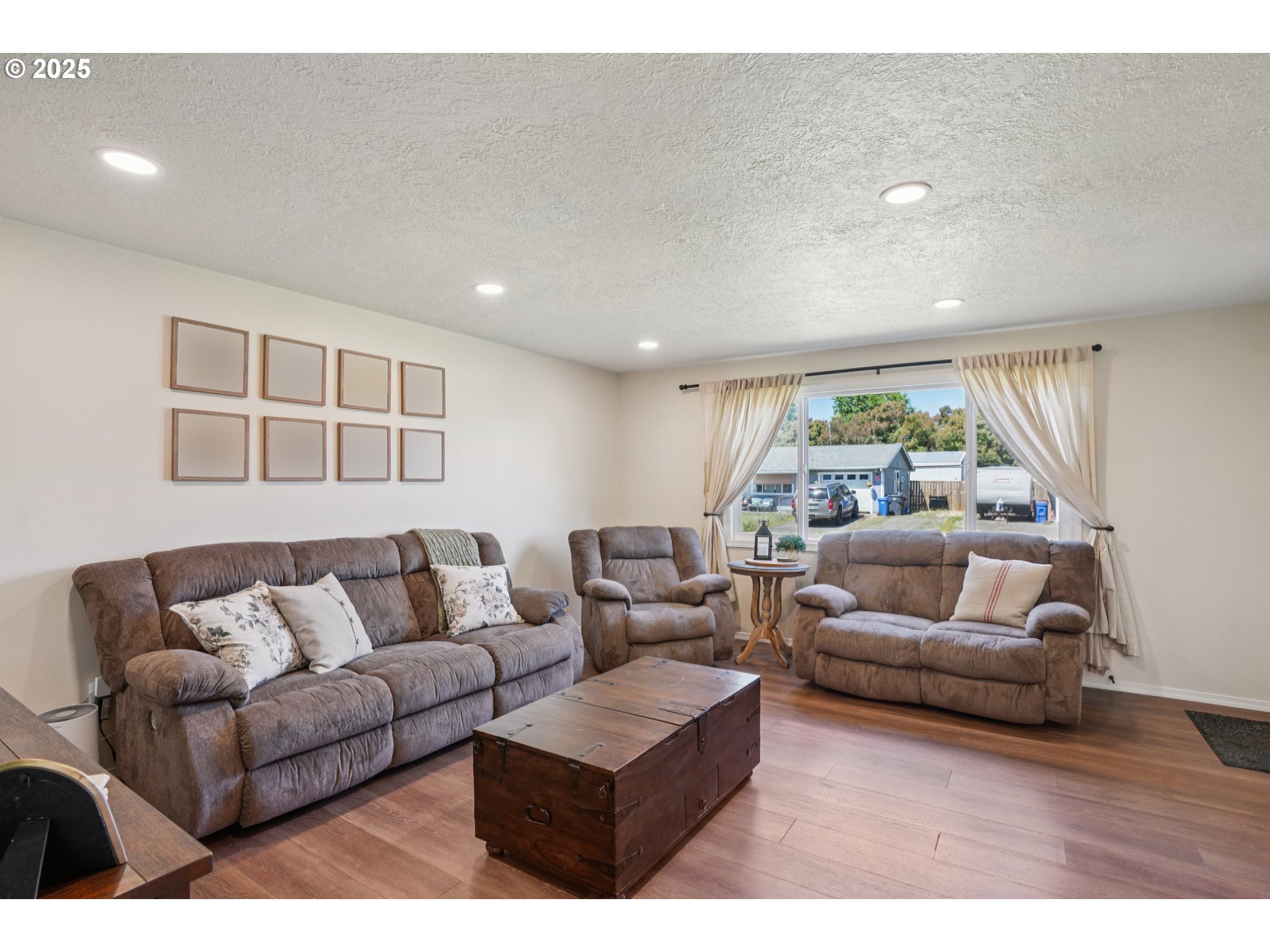 415 CAROL CT