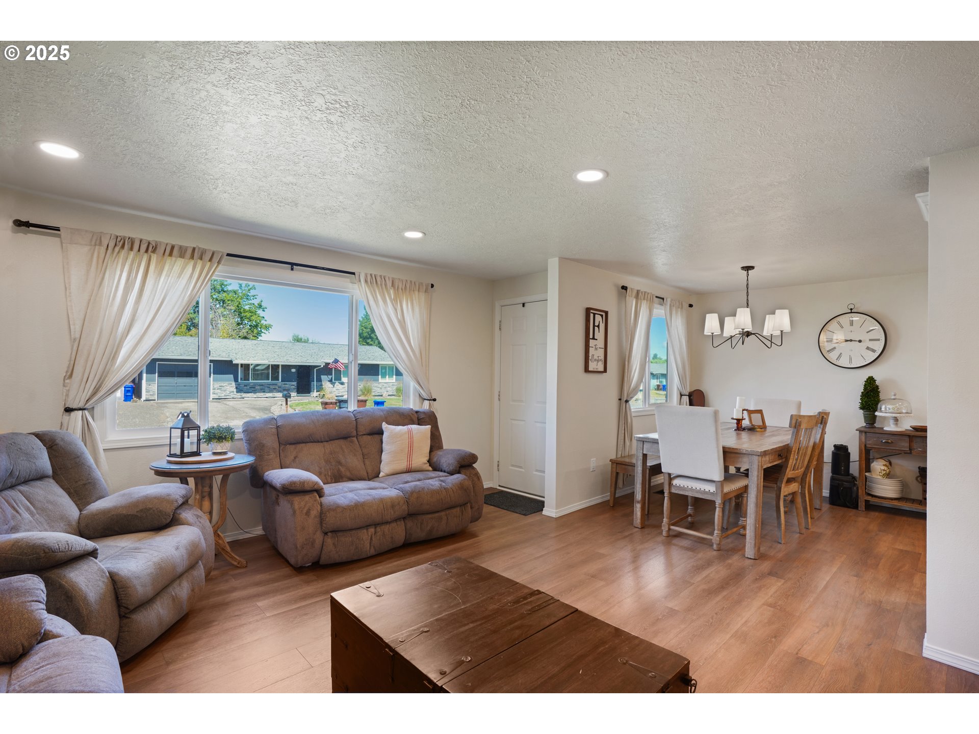 415 CAROL CT