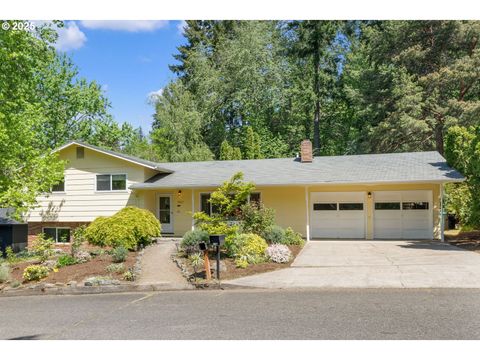 5825 SW HUDDLESON ST Portland OR 97219