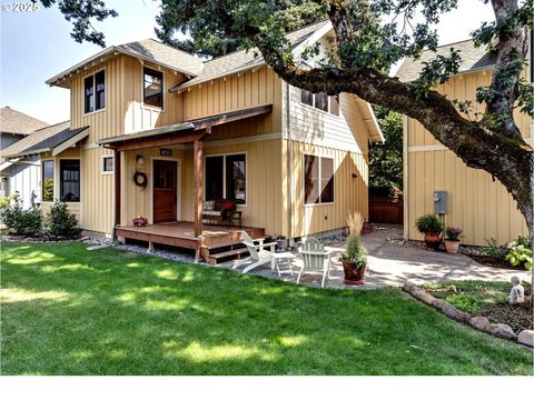 1806 COLUMBIA ST Hood River OR 97031