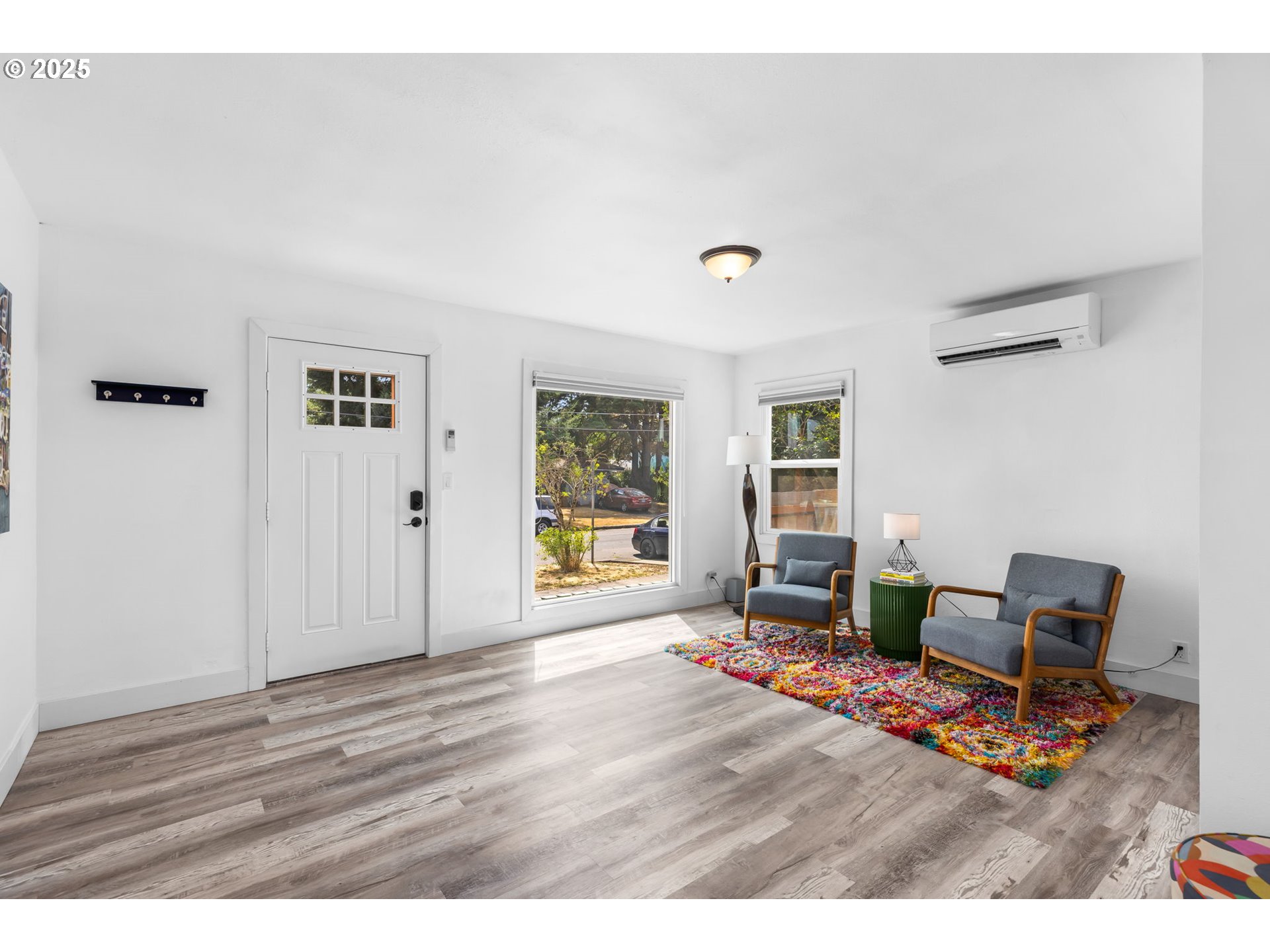 121 NE EDISON ST