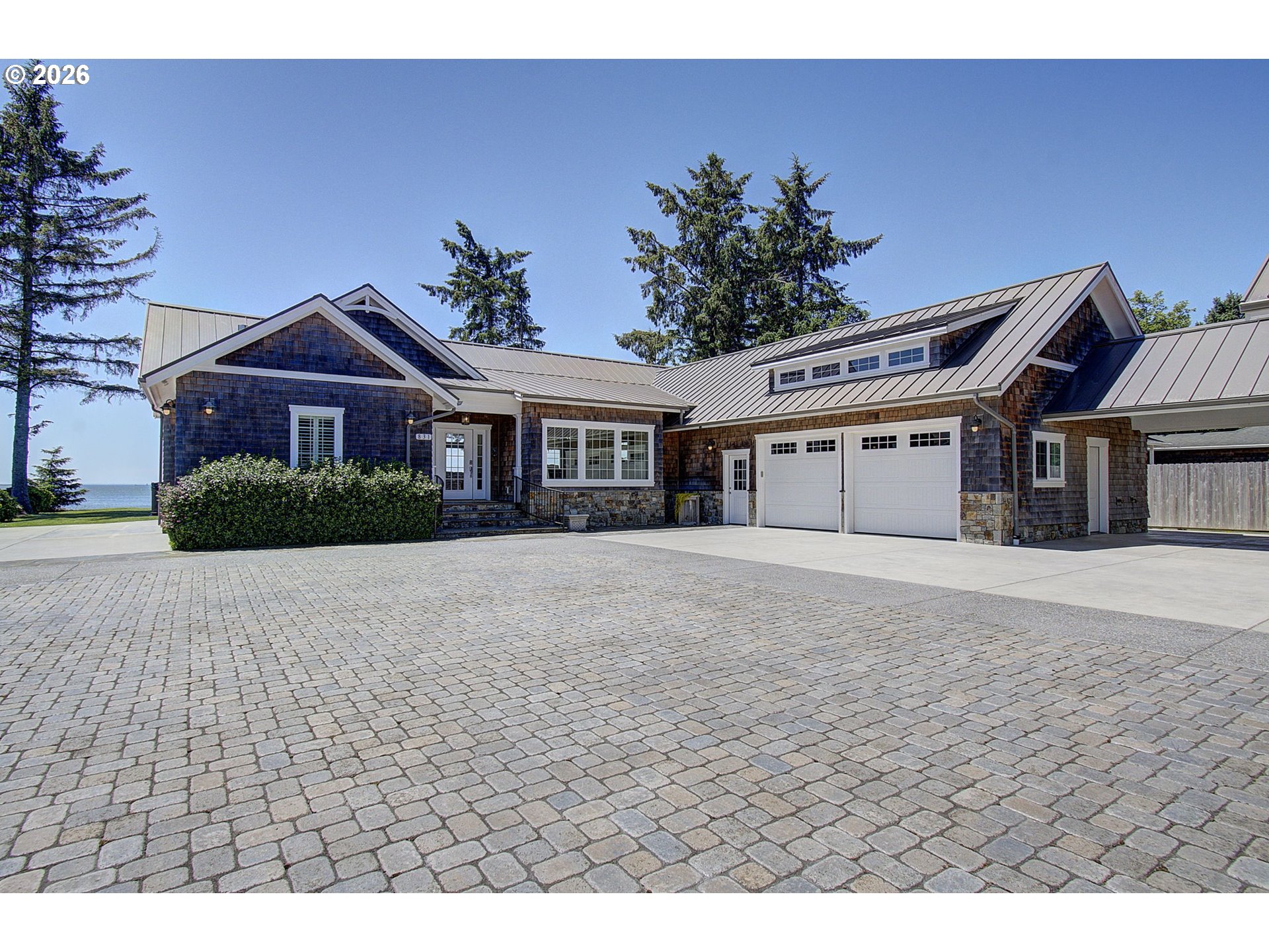 831 RIVERVIEW LN