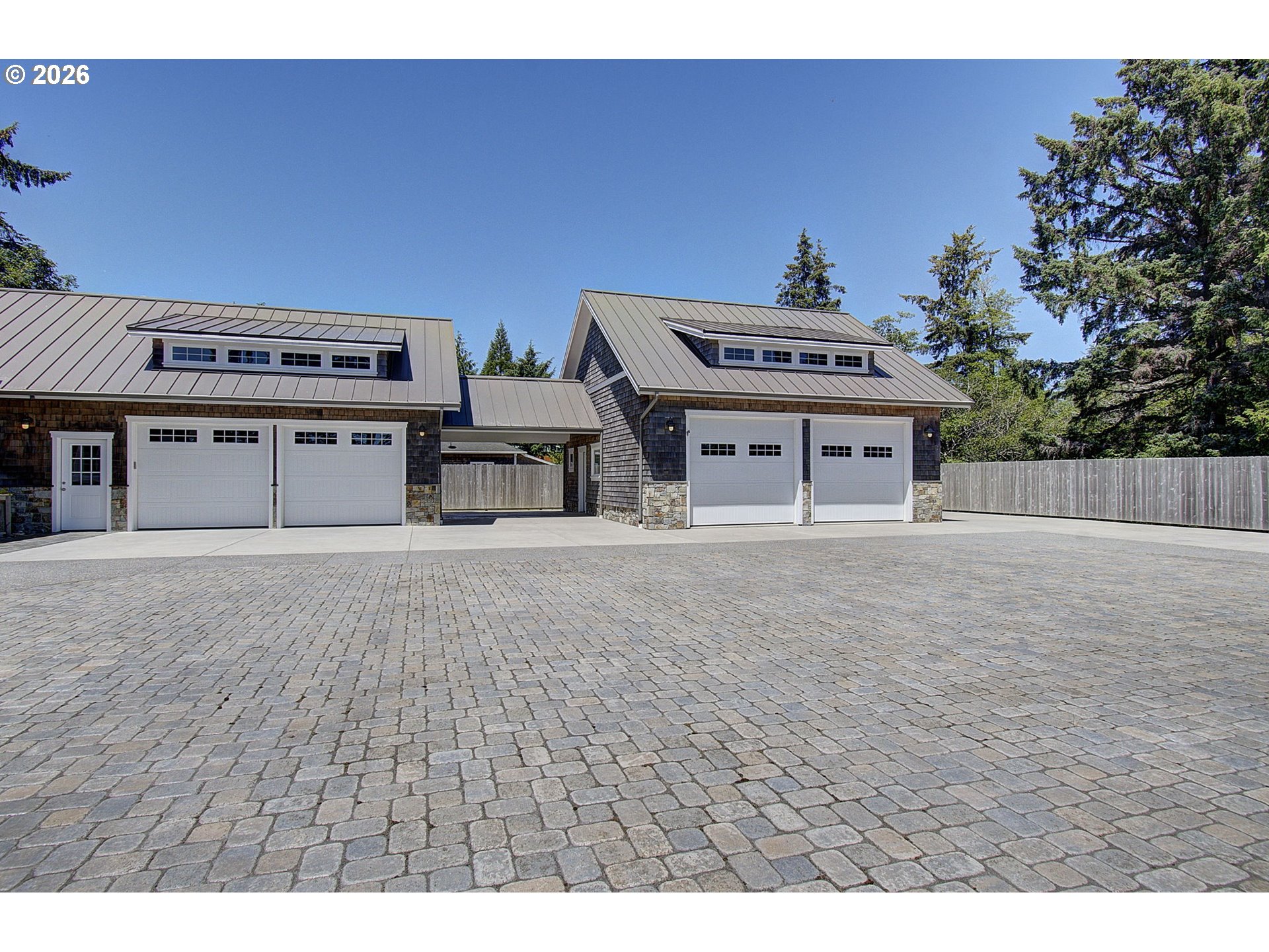 831 RIVERVIEW LN