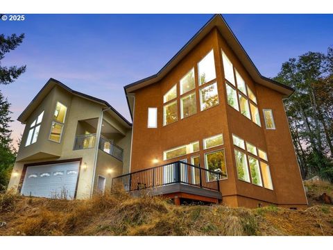 2495 CHESTER ST North Bend OR 97459