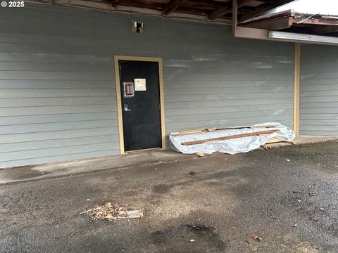 Photo of 755 S Canyon Blvd, John Day, OR 97845 (MLS # 615452909)