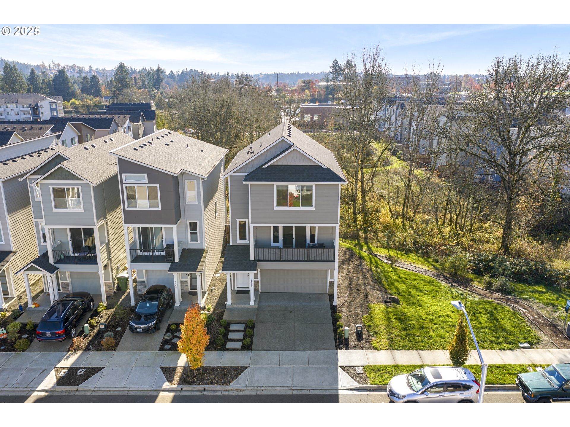 4236 E WILLAKENZIE ST