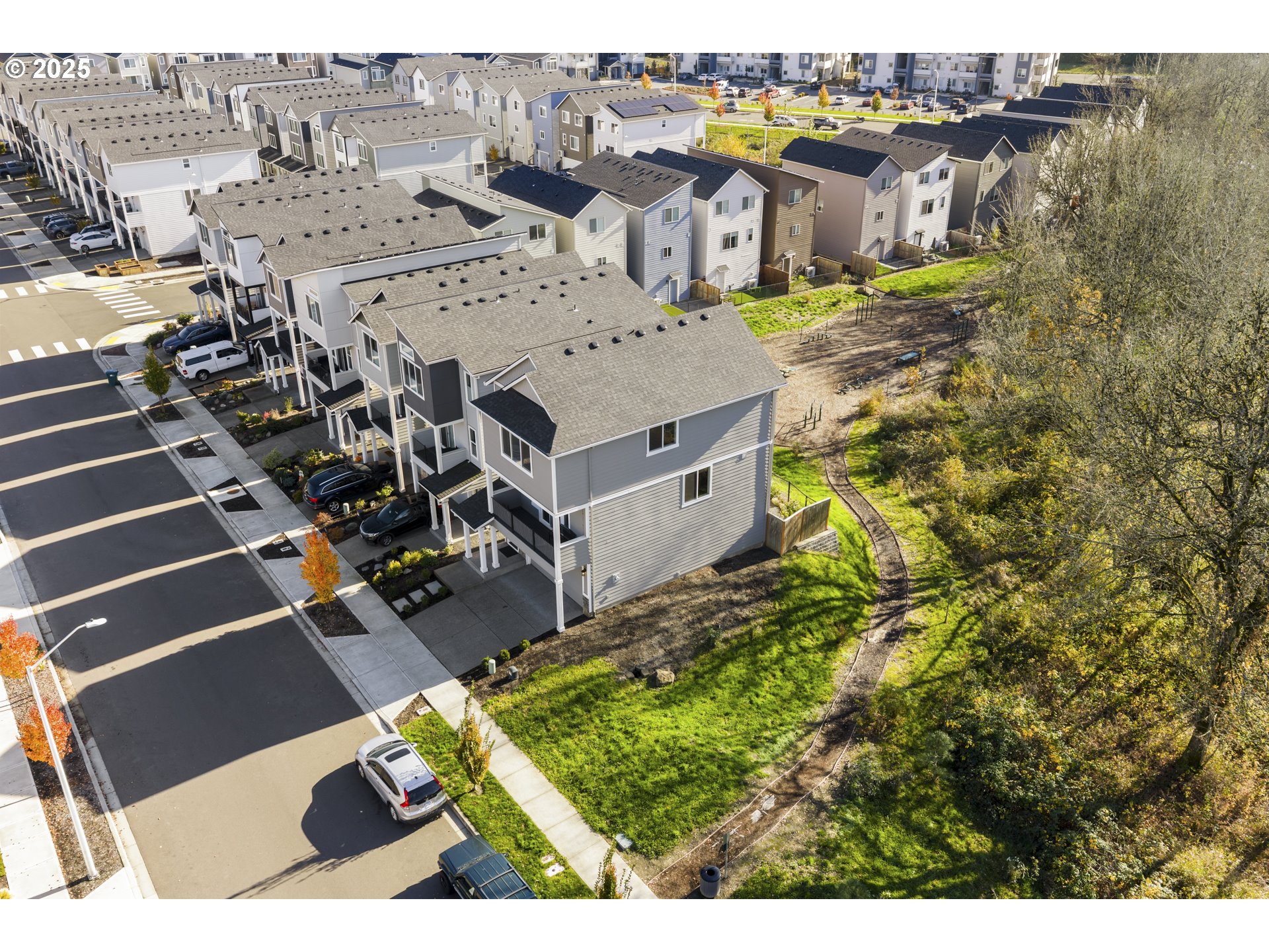 4236 E WILLAKENZIE ST