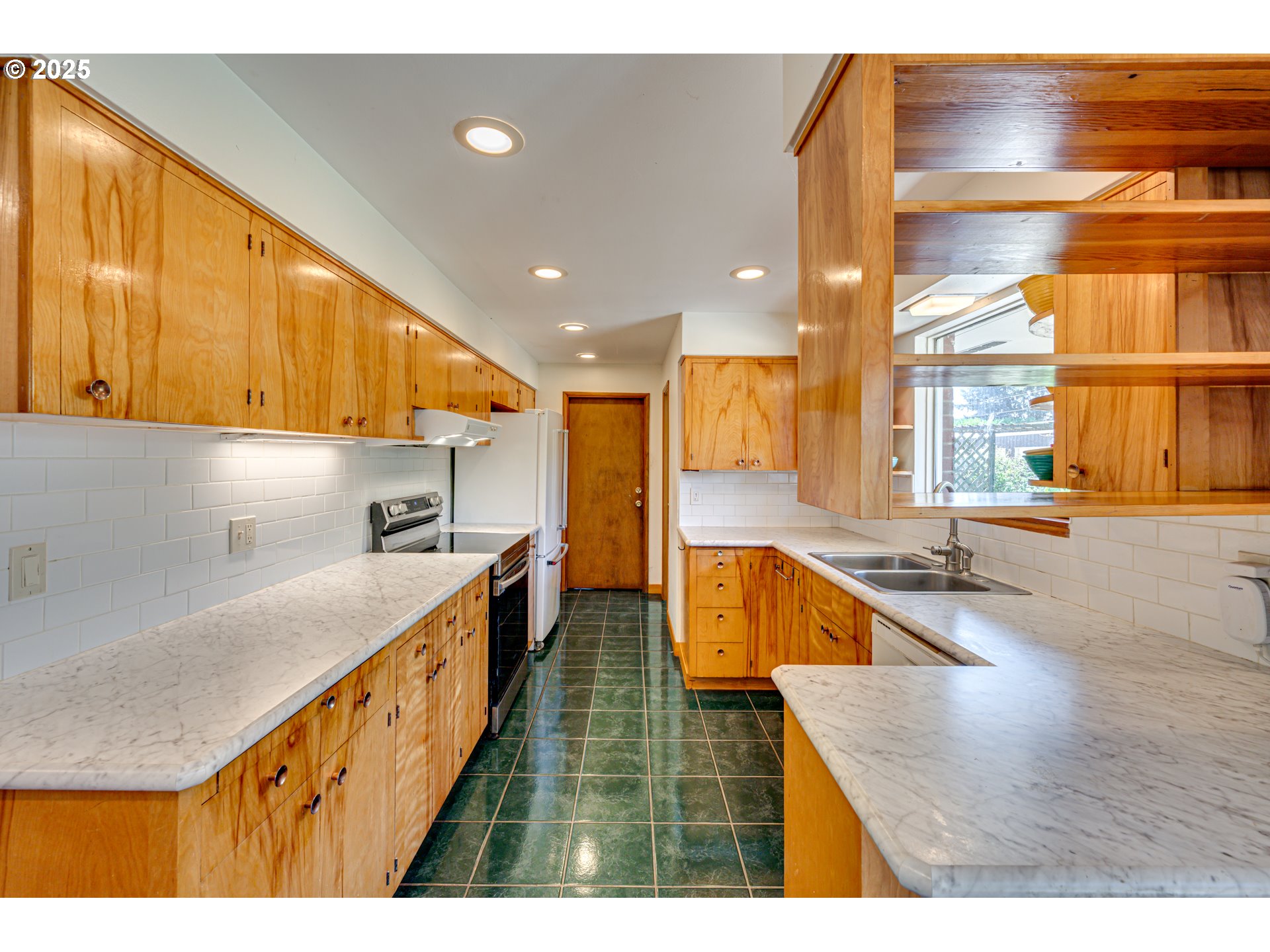 7565 CAROLINA LN