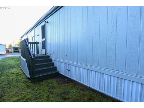 A home in Coos Bay