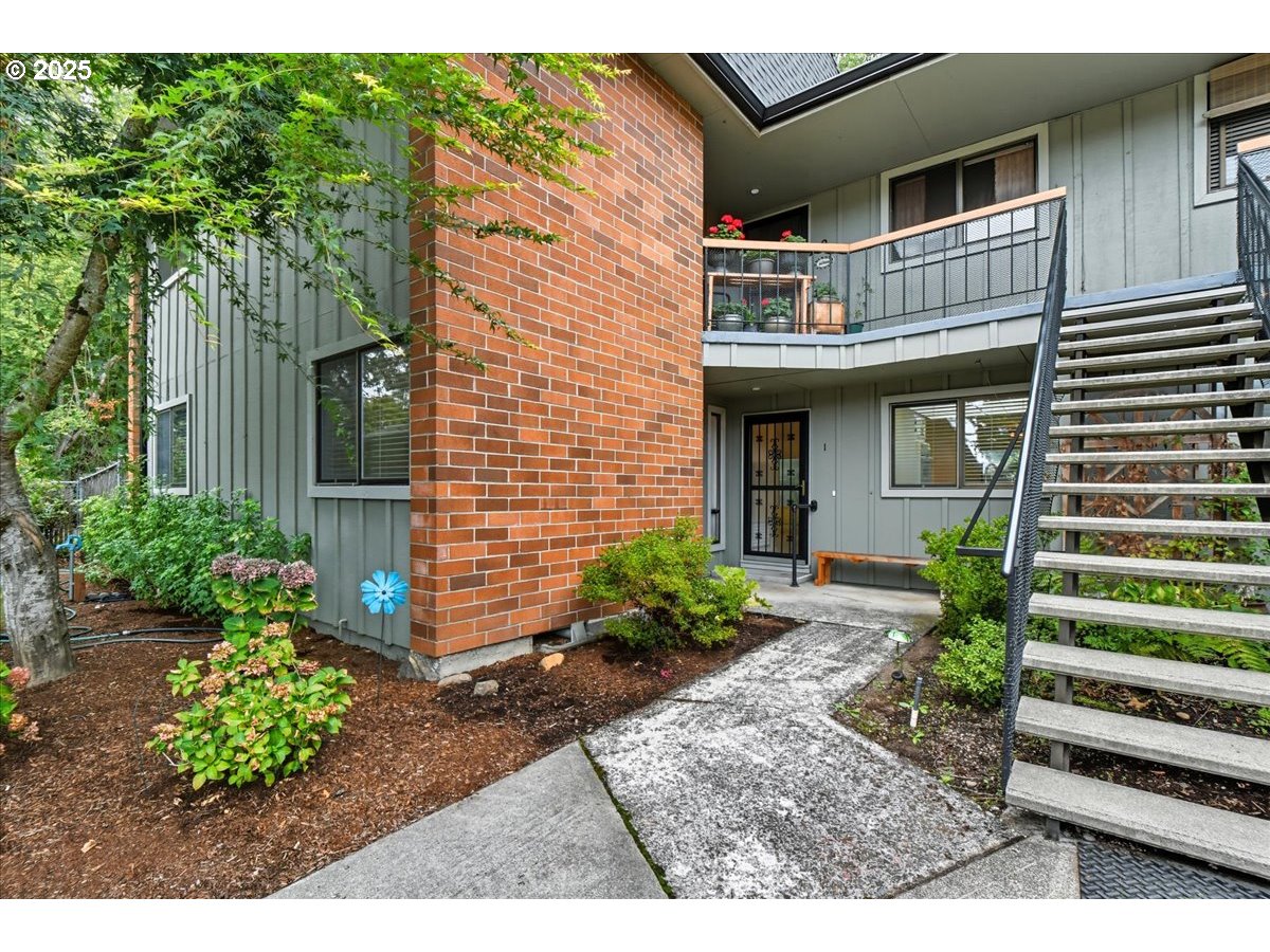 Photo 1 of 36 — 8900 NE 36TH ST 1, Vancouver, WA 98662