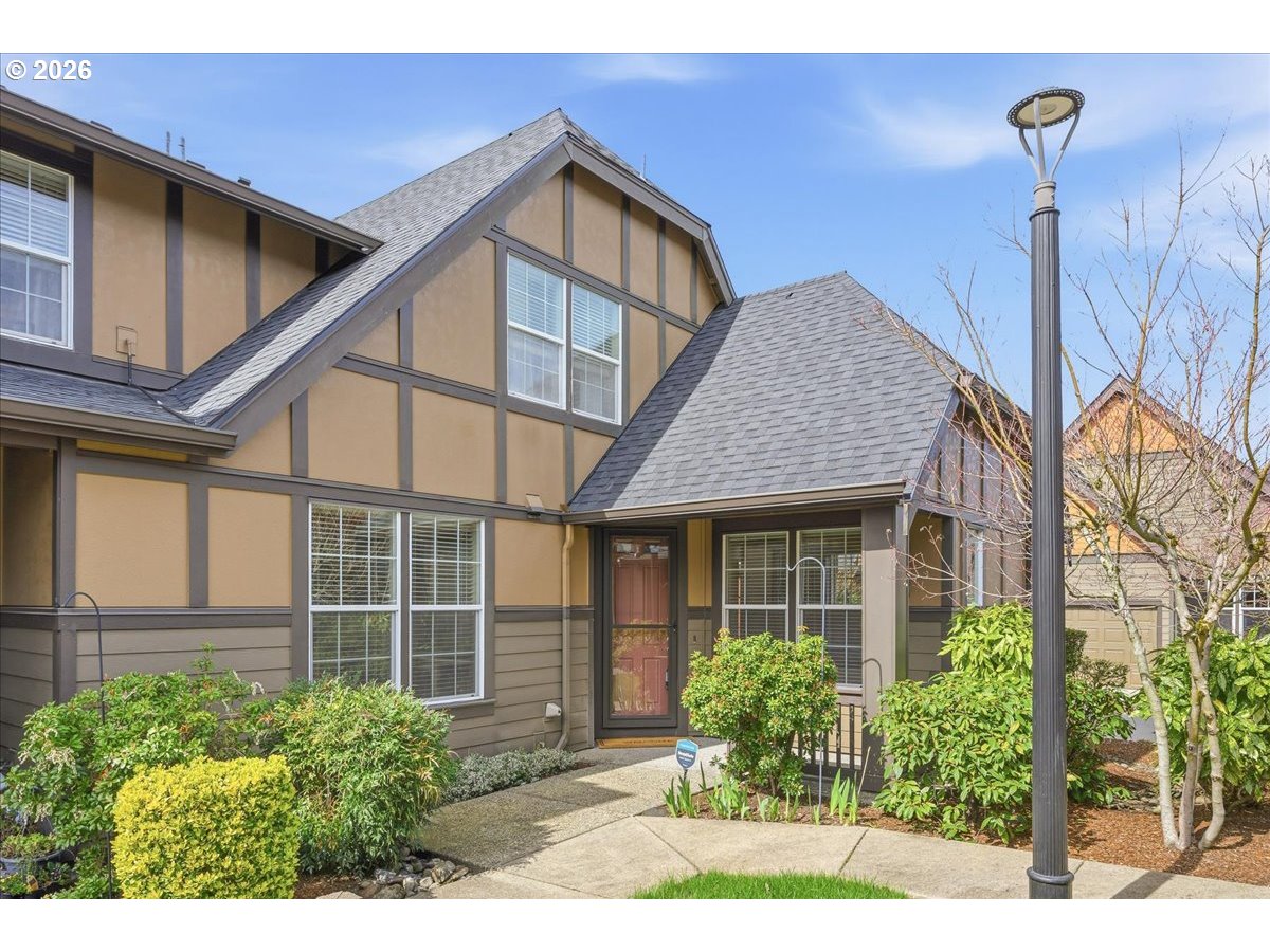 7247 NE STONEYBROOK ST