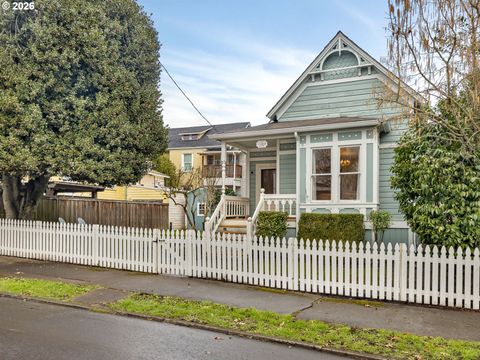 409 3RD ST Oregon City OR 97045