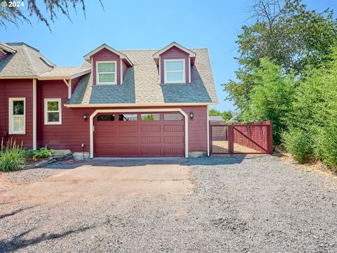 A home in Mt Angel