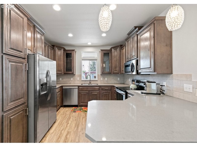 1800 LAKEWOOD CT 63