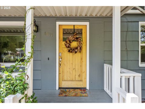 5811 SE 23RD AVE Portland OR 97202