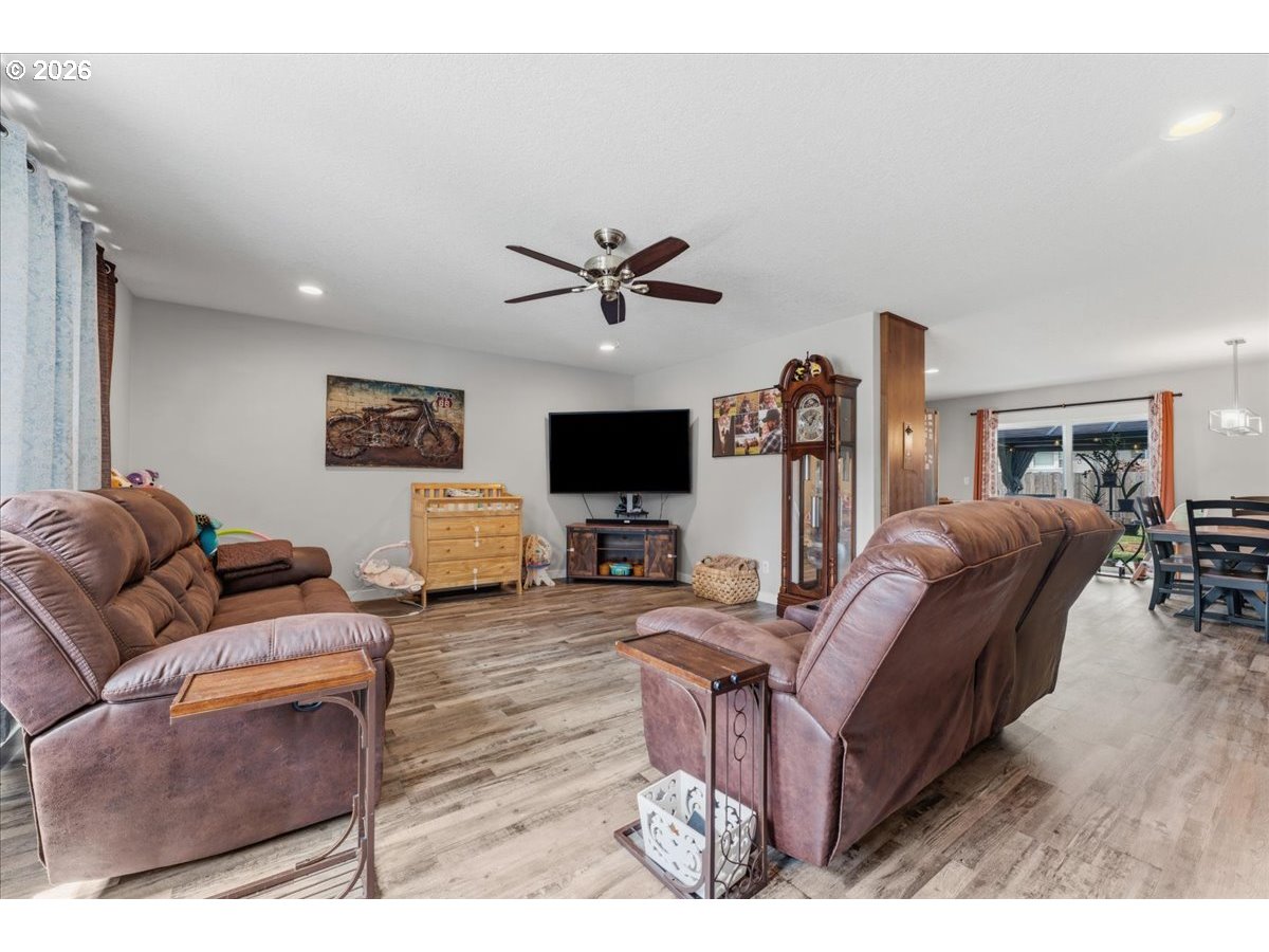 182 W CHRISTY CT
