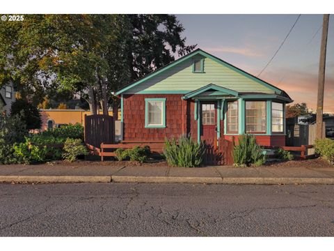 728 E WHITEAKER AVE Cottage Grove OR 97424