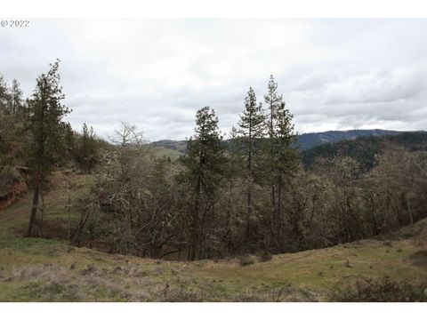 A home in Roseburg