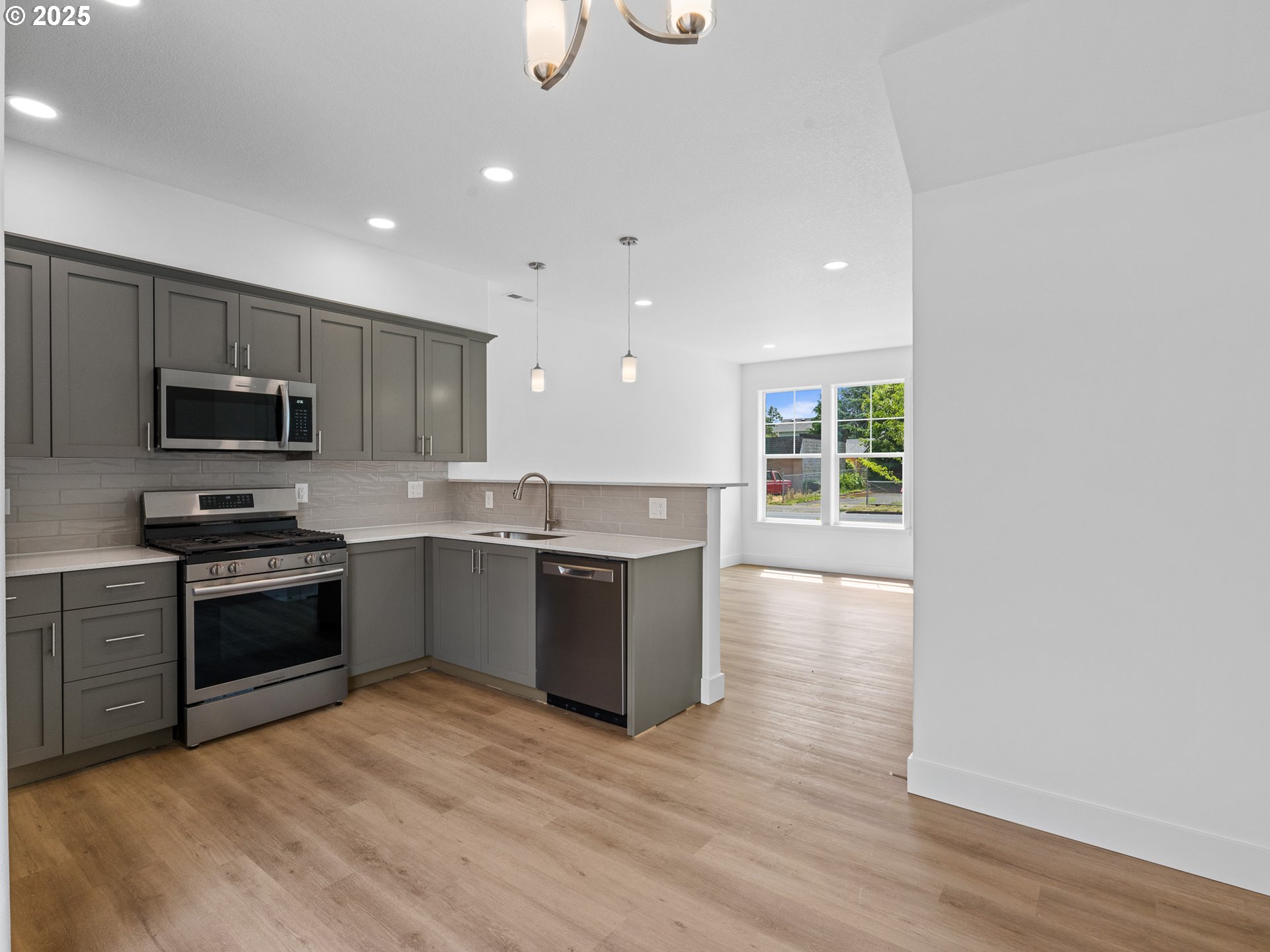 7423 NE Fremont ST