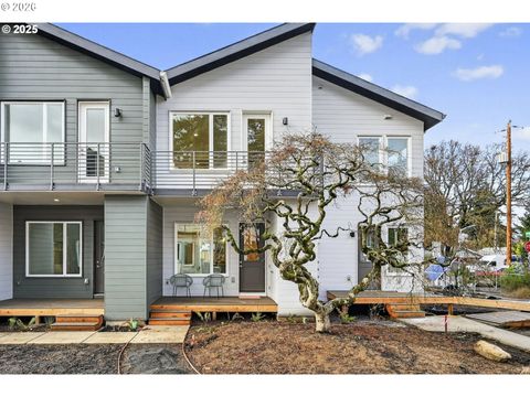 7208 NE Going St, Portland, OR 97218 - #: 213845897