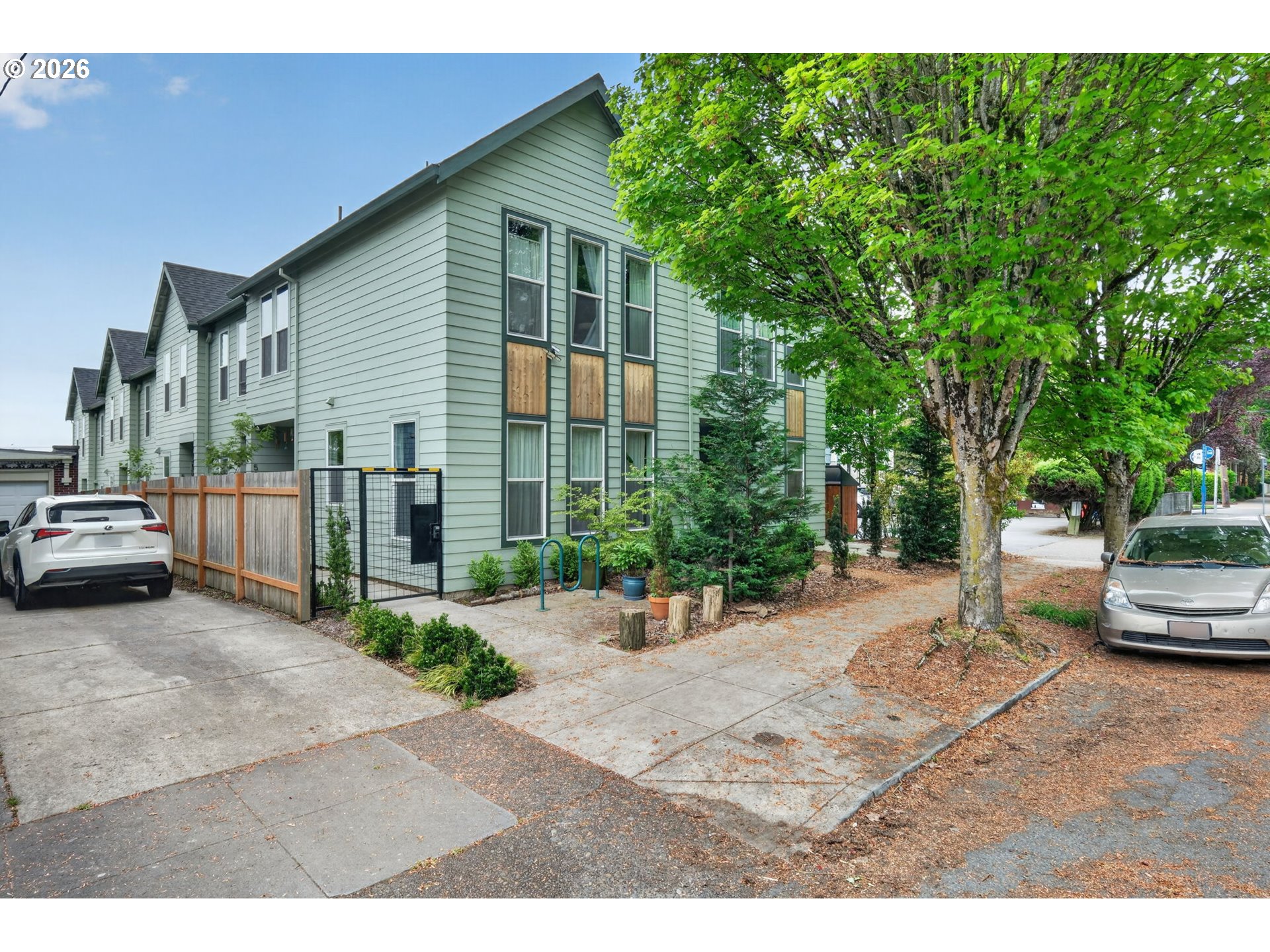 5322 SE MILWAUKIE AVE