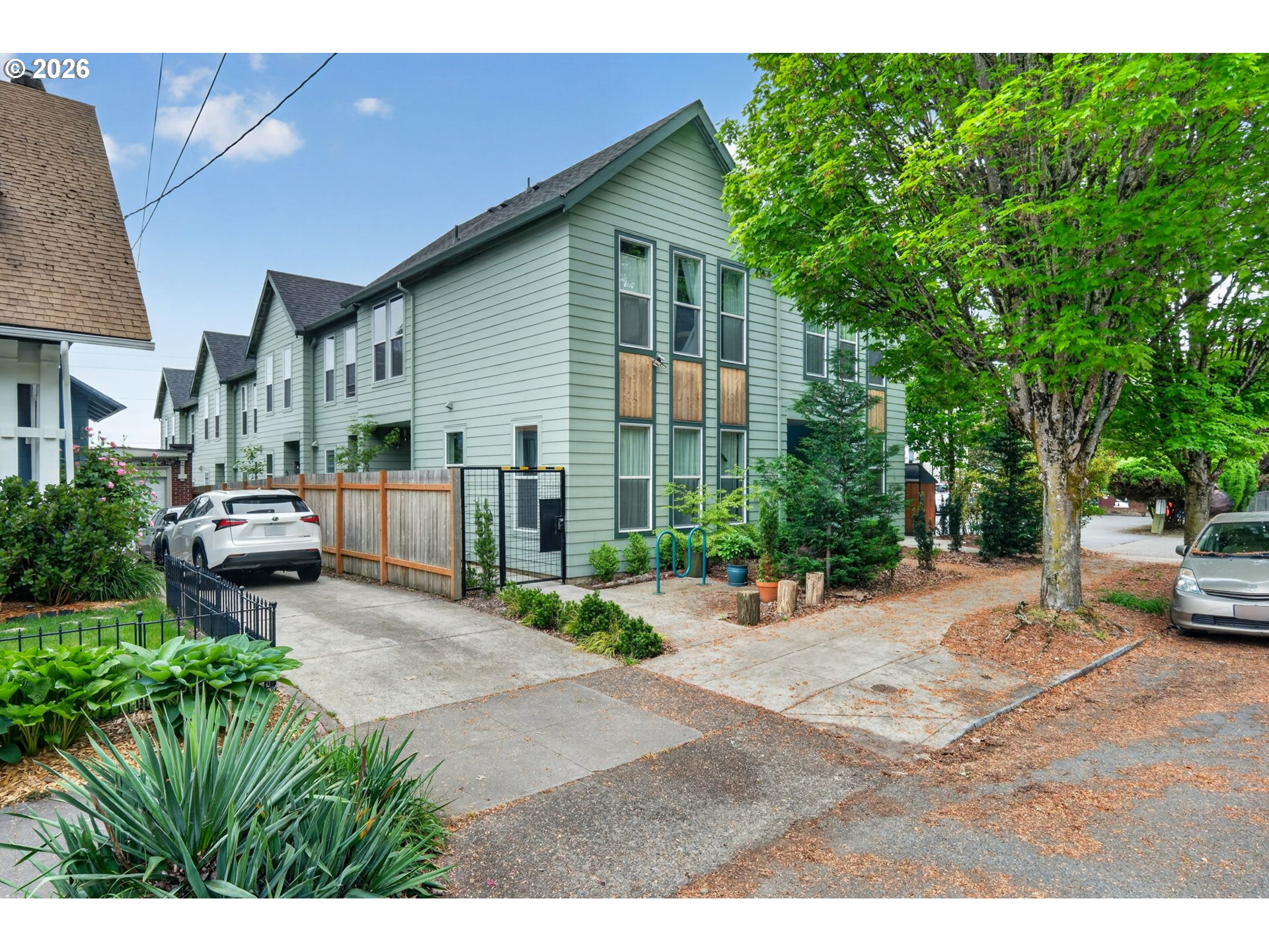 5322 SE MILWAUKIE AVE