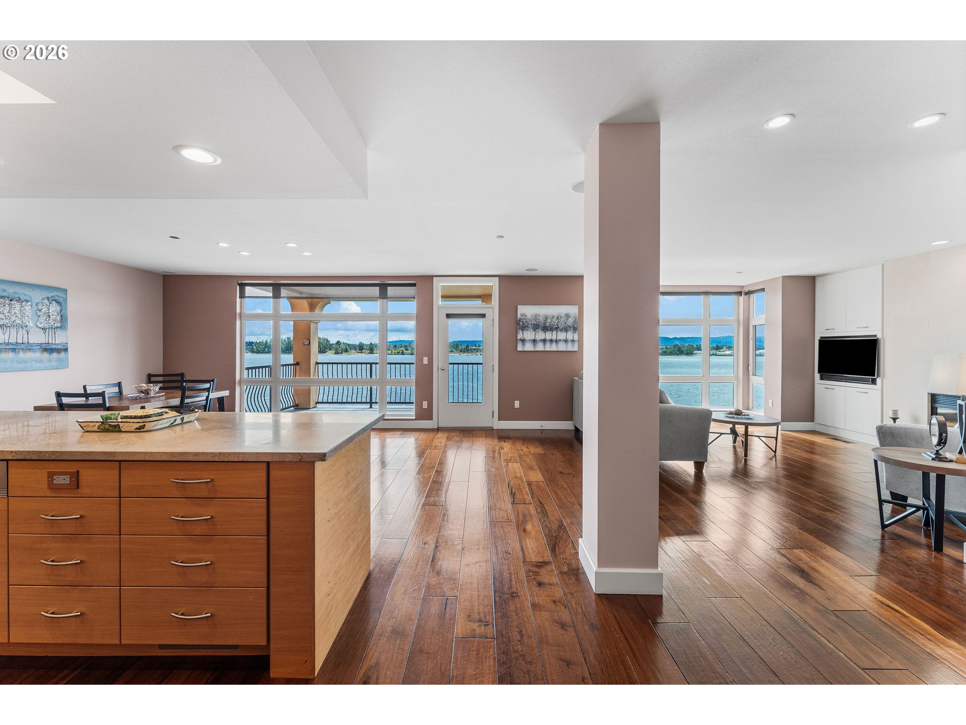 2015 SE COLUMBIA RIVER DR 220