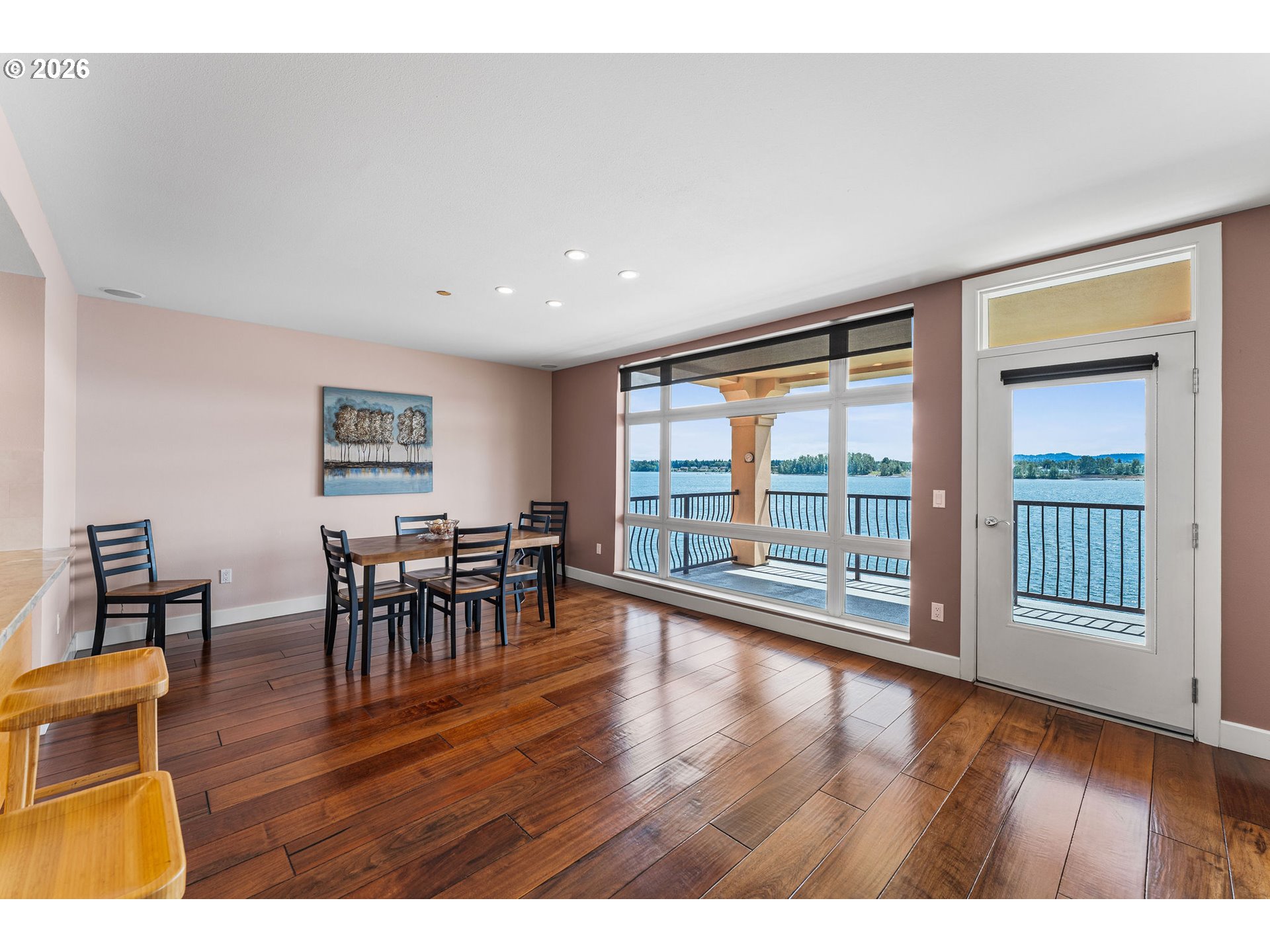 2015 SE COLUMBIA RIVER DR 220