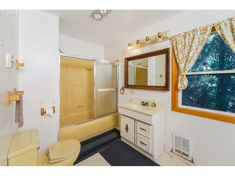 Tiny photo for 48395 High Leah Dr, Oakridge, OR 97463 (MLS # 448541365)
