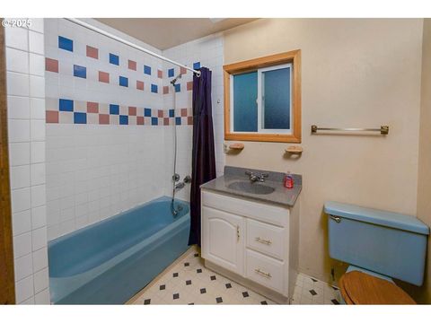Tiny photo for 48395 High Leah Dr, Oakridge, OR 97463 (MLS # 448541365)