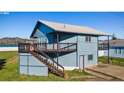 A home in Reedsport