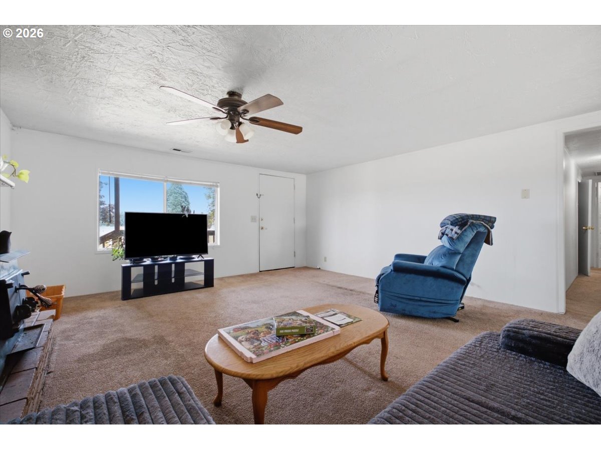 33120 S Meridian Rd, Woodburn, OR, 97071, USA, 3 Bedrooms Bedrooms, ,2 BathroomsBathrooms,Residential,Active,33120 S Meridian Rd,107152623