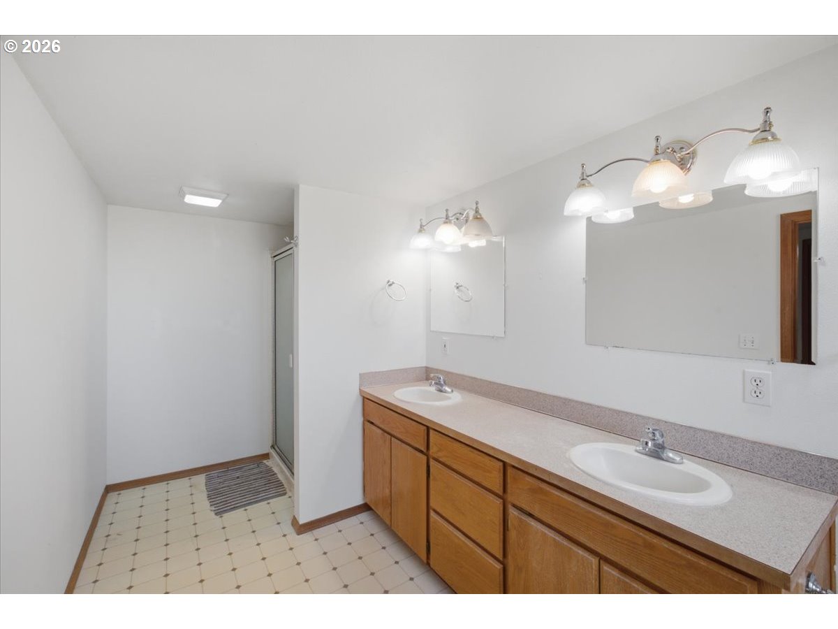 33120 S Meridian Rd, Woodburn, OR, 97071, USA, 3 Bedrooms Bedrooms, ,2 BathroomsBathrooms,Residential,Active,33120 S Meridian Rd,107152623