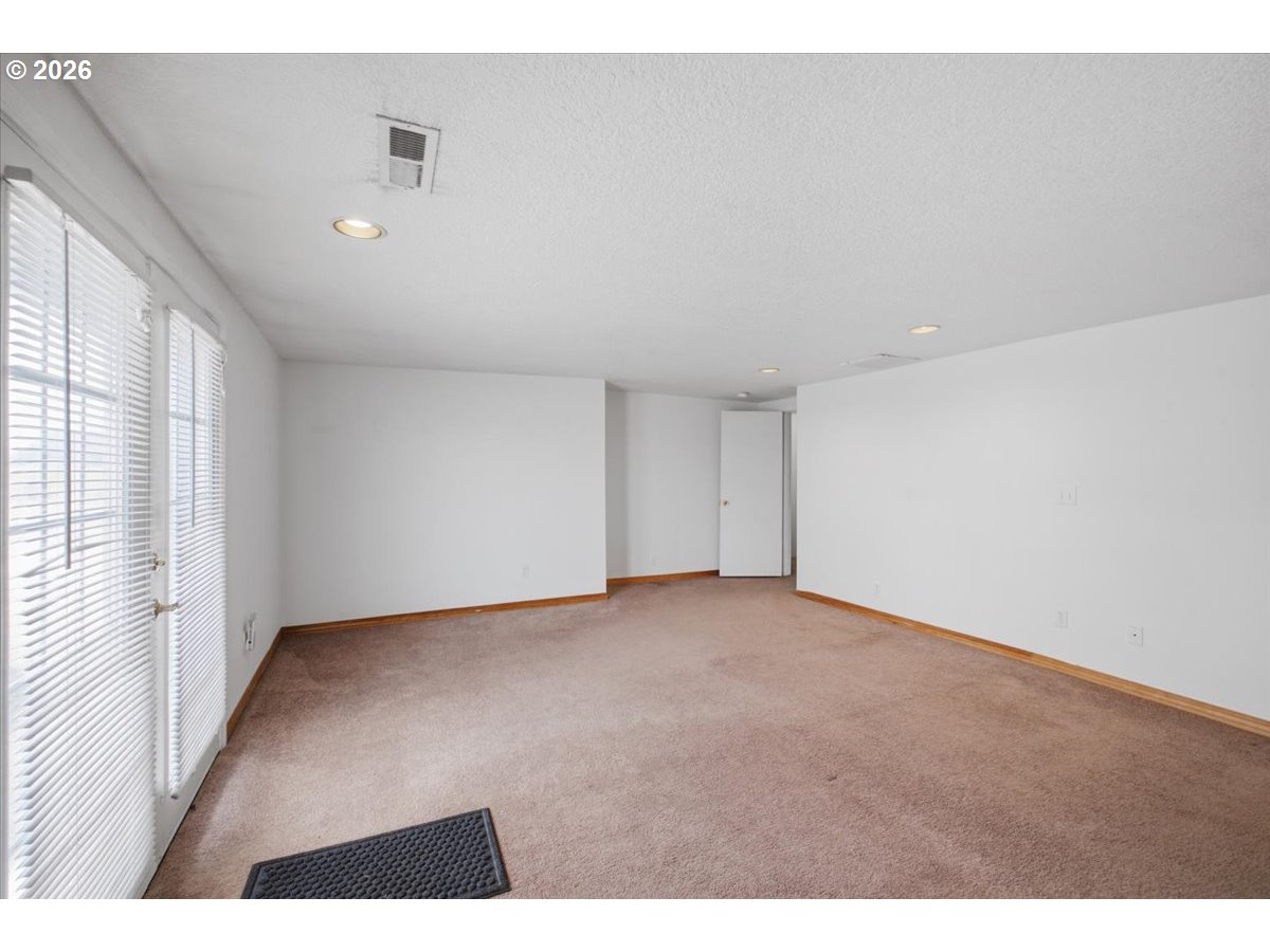 33120 S Meridian Rd, Woodburn, OR, 97071, USA, 3 Bedrooms Bedrooms, ,2 BathroomsBathrooms,Residential,Active,33120 S Meridian Rd,107152623