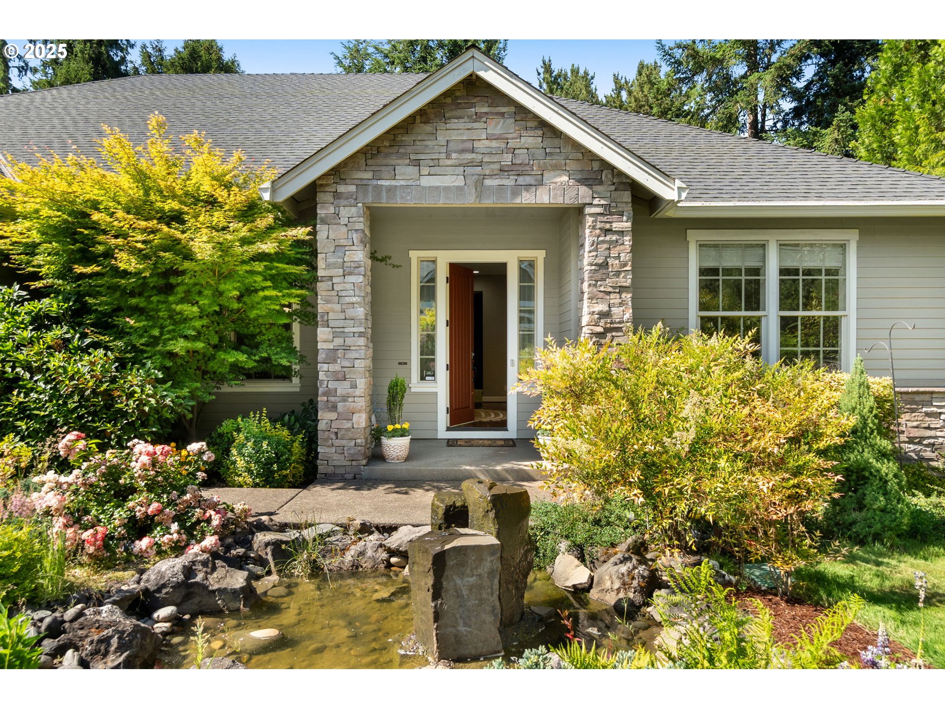 907 NE ADDISON CT