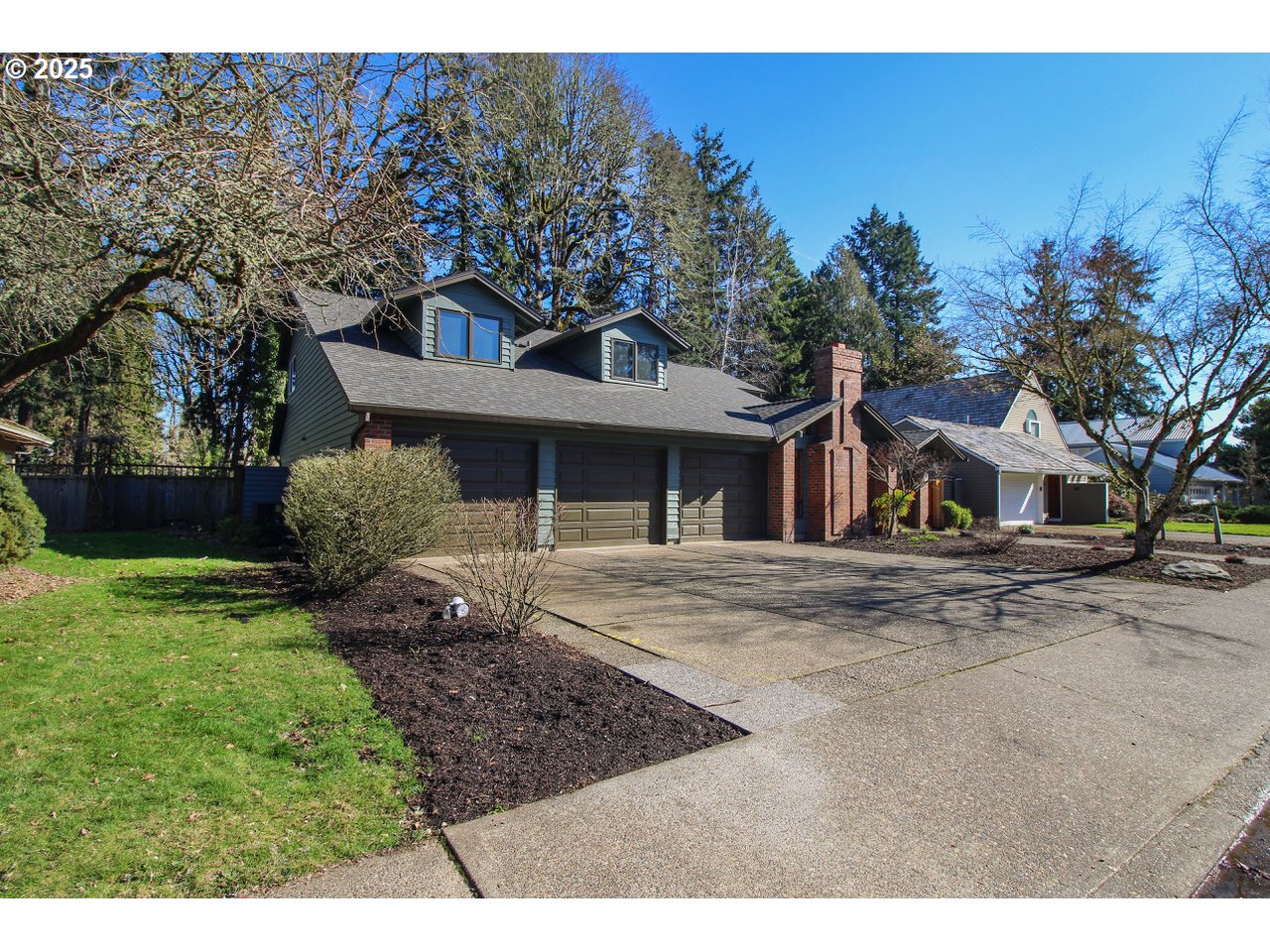 534 NE GERALDINE DR