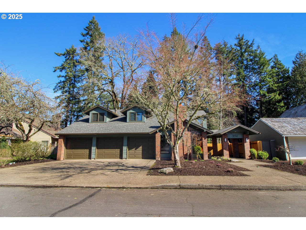 534 NE GERALDINE DR