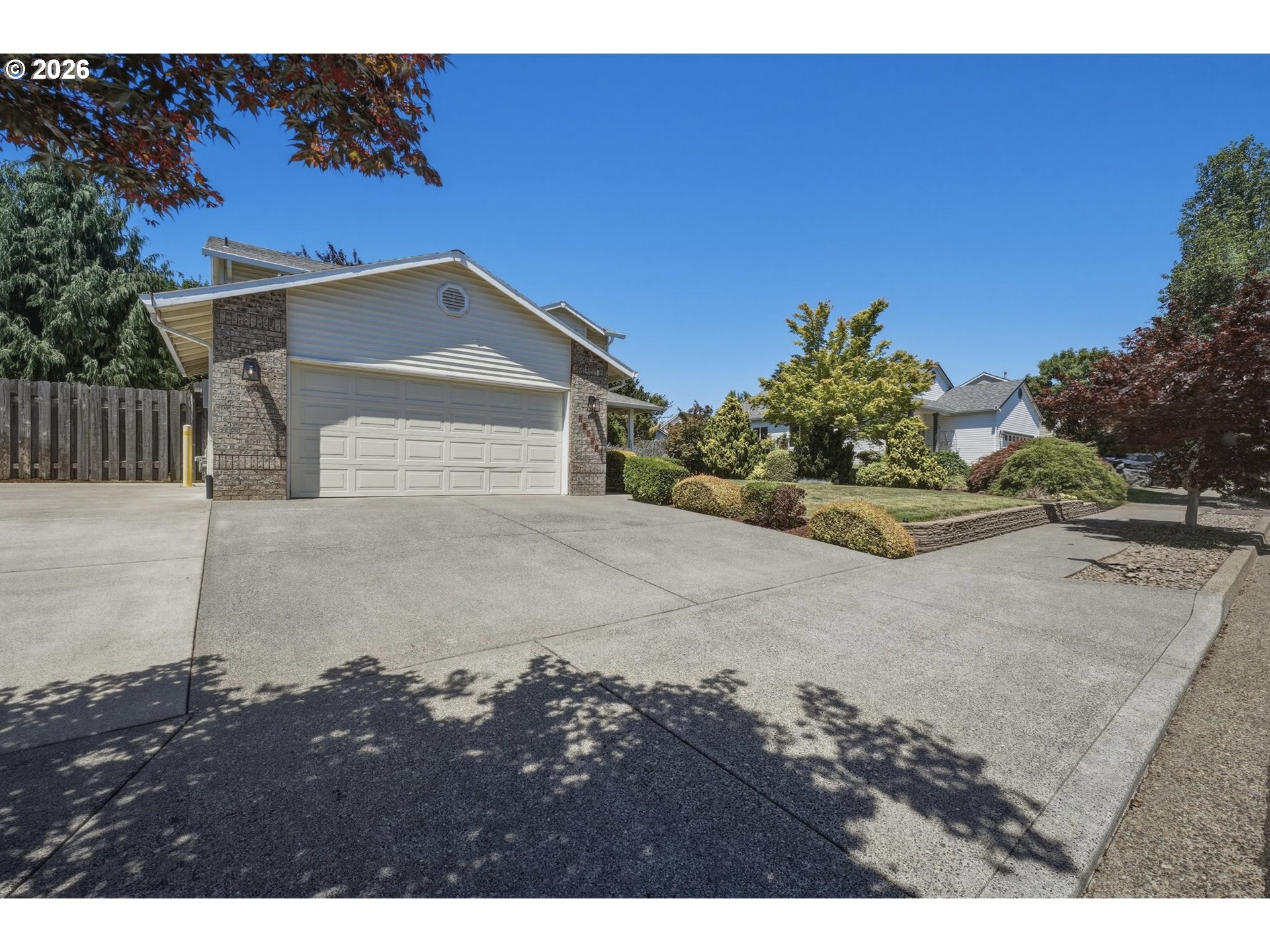 13073 SMOKE TREE PL