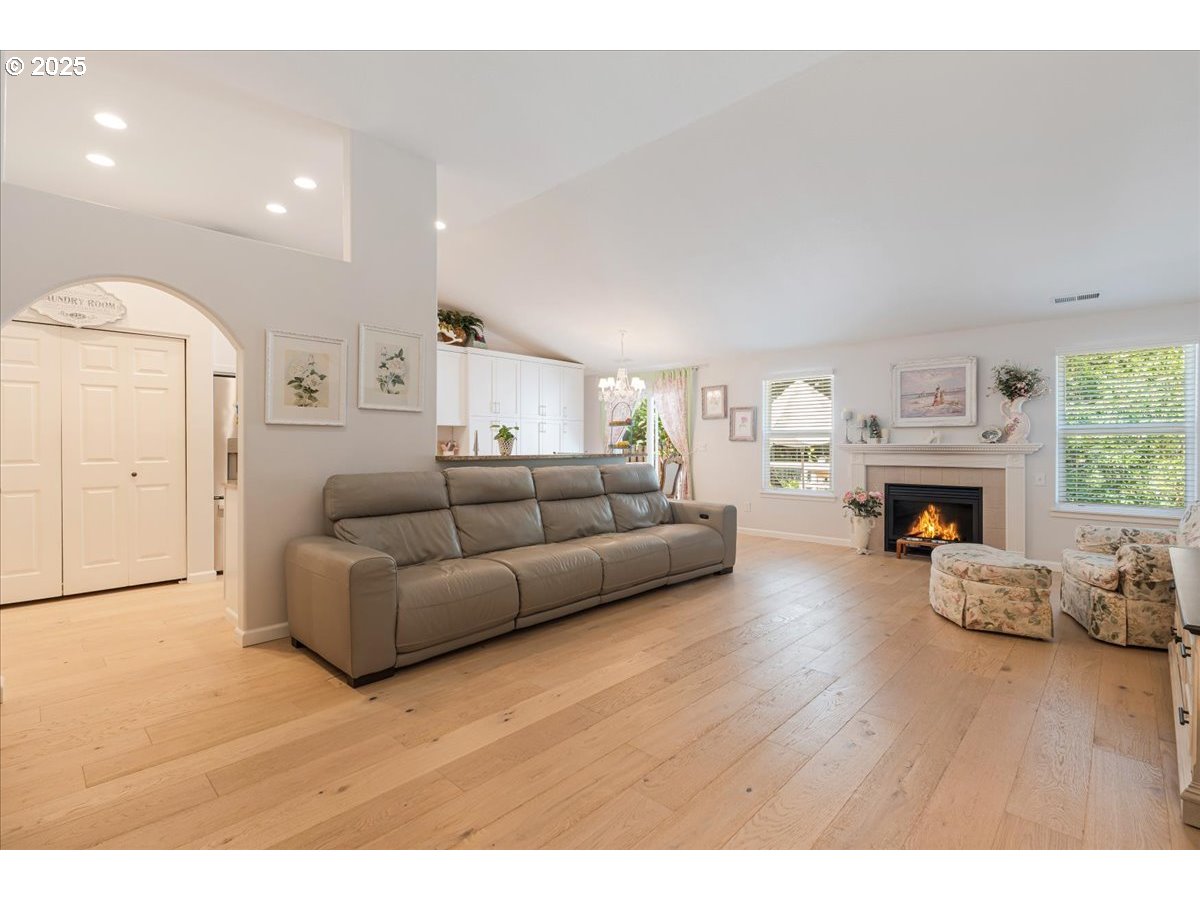 3015 NW VANGUARD PL