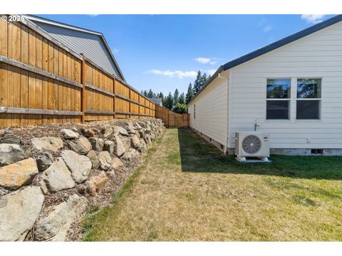 Tiny photo for 421 E 4th St, Lowell, OR 97452 (MLS # 715775691)