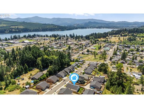 Photo of 421 E 4th St, Lowell, OR 97452 (MLS # 715775691)
